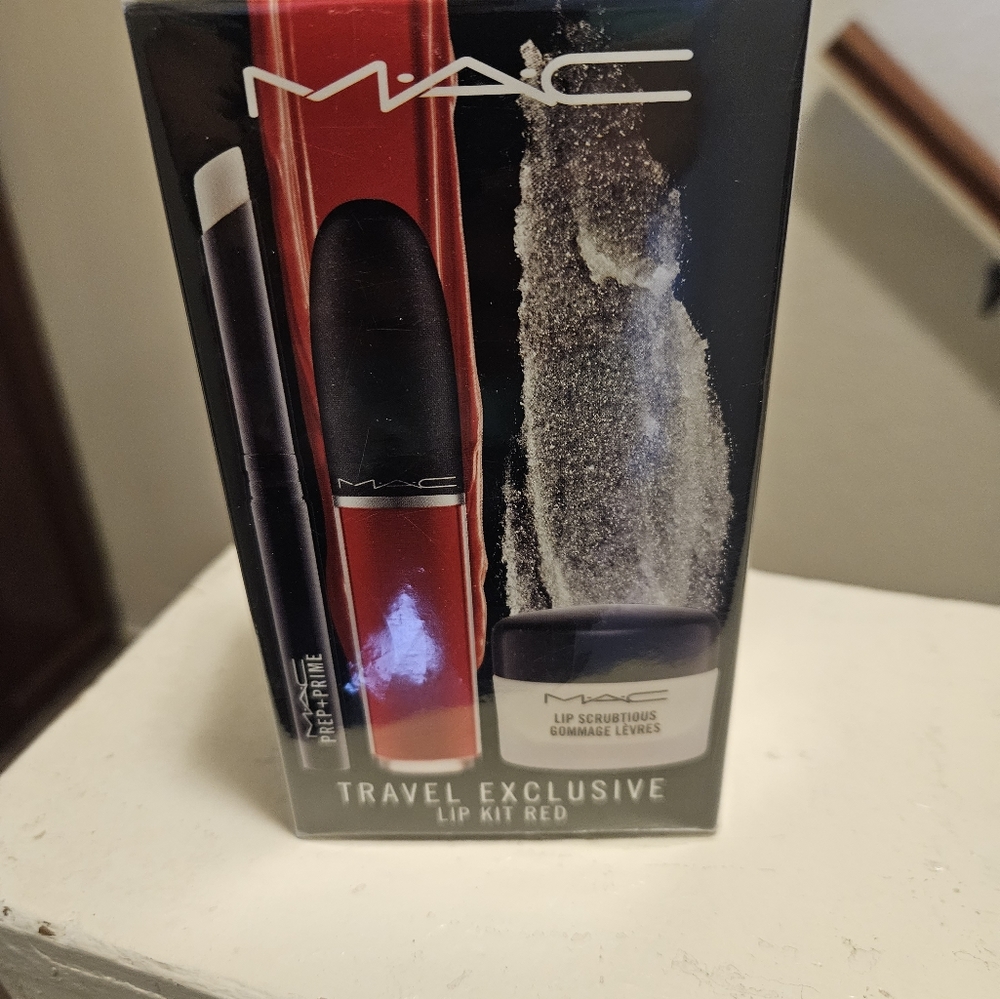 Mac lip kit Red